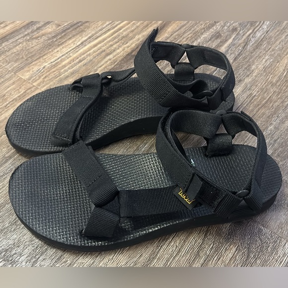 SOLD Tevas - Picture 1 of 1